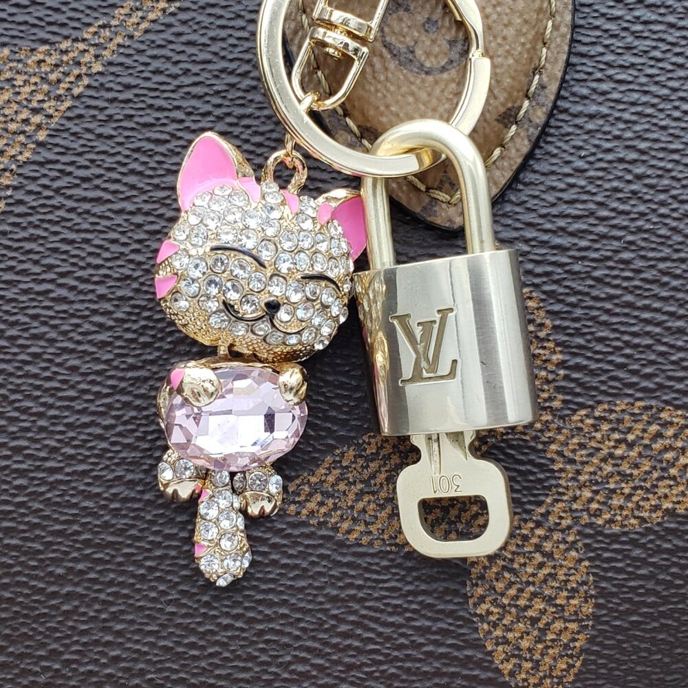 Authentic Louis Vuitton Lock & Key Gold ✨ Unbranded Cat Keychain Bag Charm LV - Picture 10 of 12